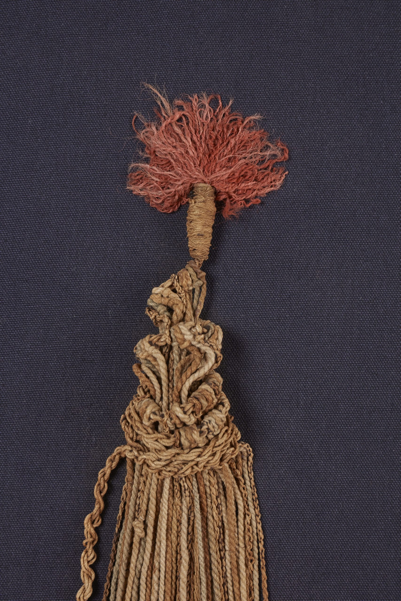 Guardianes de los Khipus, una muestra virtual de uno de los mayores acertijos de los incas - khipu-rolled-found-in-huaquerones-puruchuco-in-the-rimac-valley-scaled