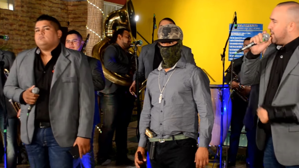 Asesinan a Néstor Valdez, vocalista de ‘La Acelerada’, en Sonora Asesinan a Néstor Valdez, vocalista de ‘La Acelerada’, en Sonora