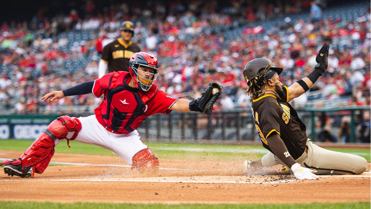 Los Padres ganan duelo ante Nationals suspendido por tiroteo