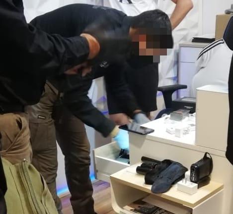 Detienen a dos rumanos presuntamente relacionados con mafia de Florian Tudor - mafia-rumana-clonacion-tarjetas-detenidos-3