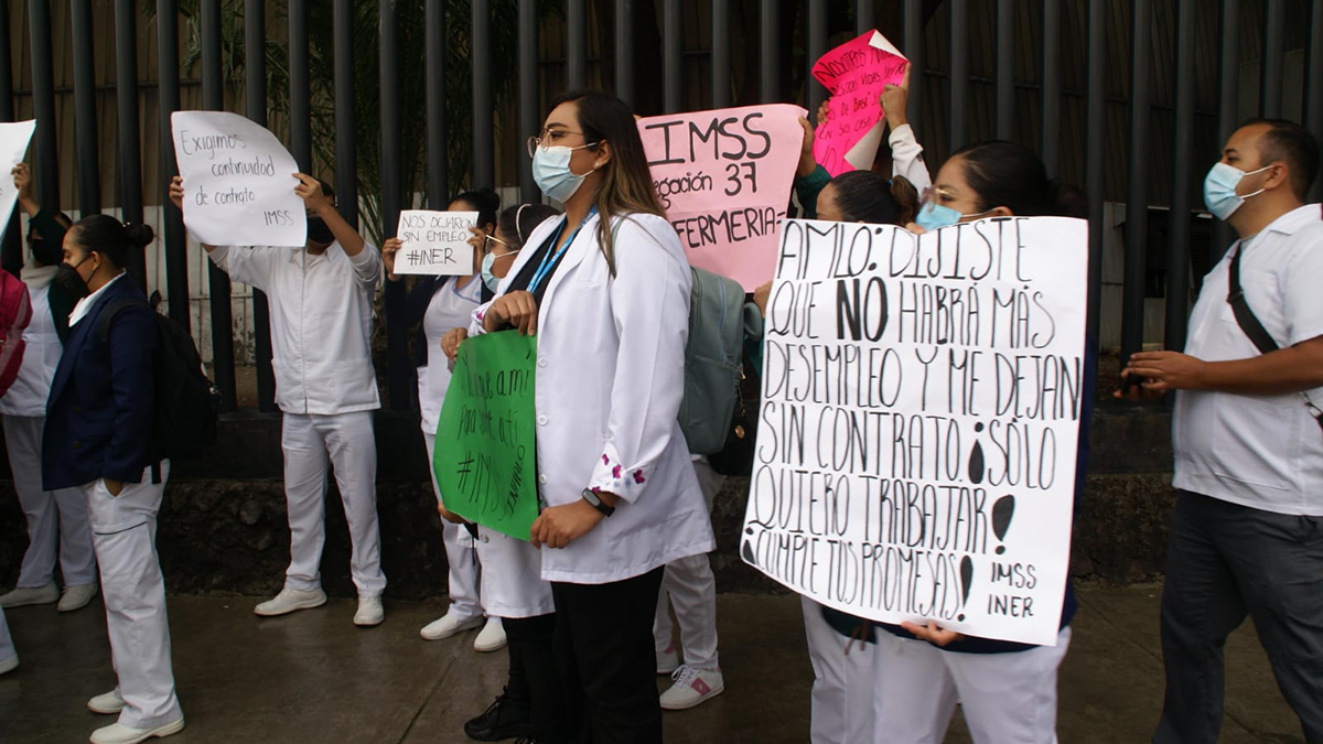 Médicos exigen plazas definitivas tras atender pacientes COVID-19 - manifestacion-de-medicos-y-enfermeras-en-tlatelolco