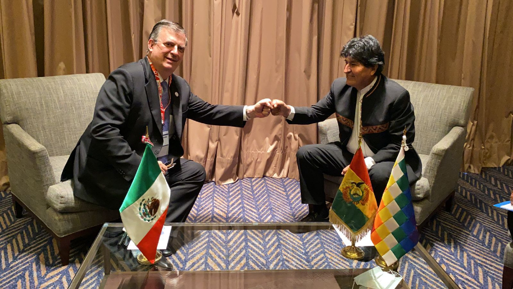 Marcelo Ebrard y Evo Morales se reencuentran en Perú