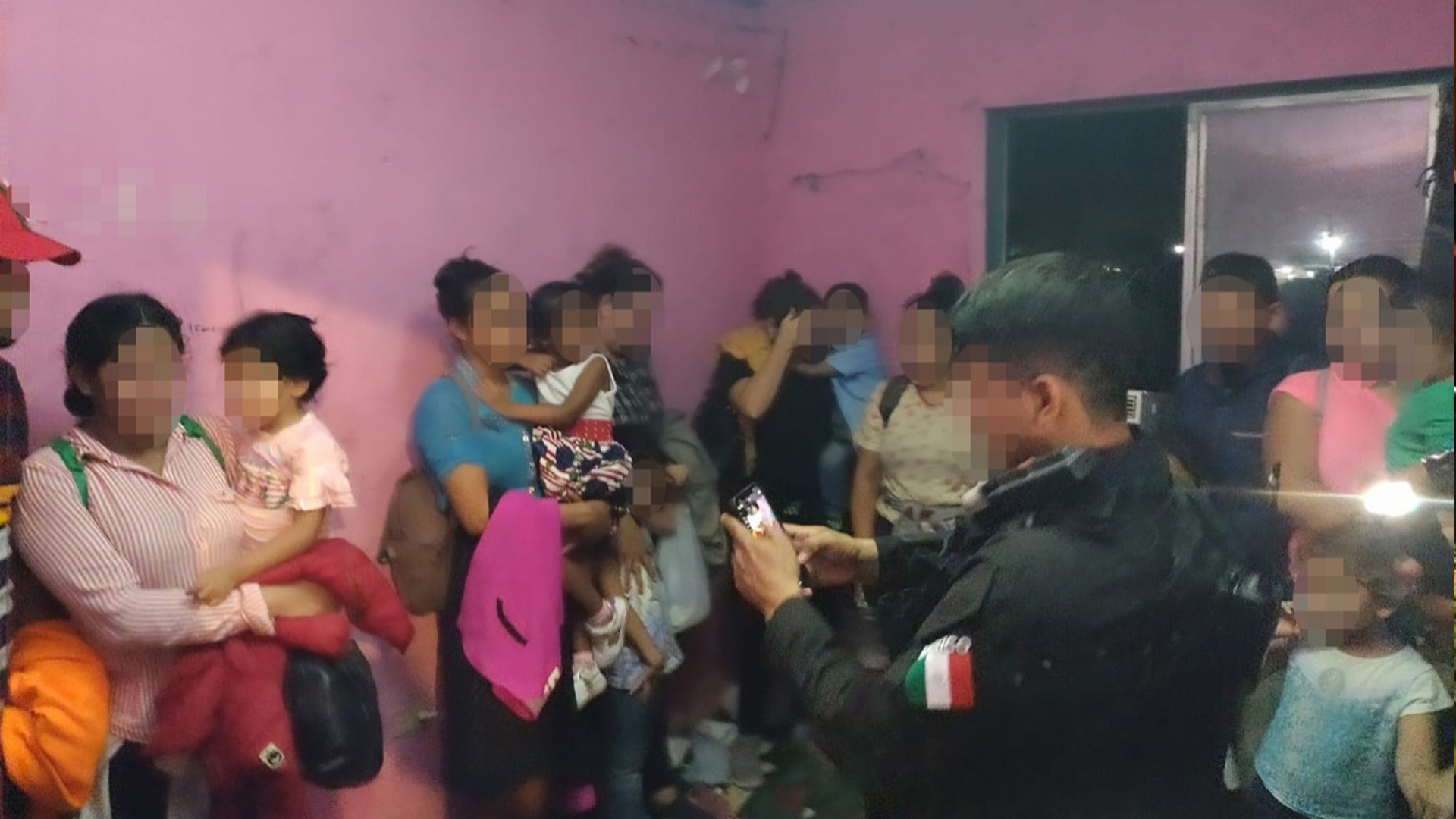 Rescatan a 50 migrantes, entre ellos 18 menores, en Tamaulipas Rescatan a 50 migrantes, entre ellos 18 menores, en Tamaulipas
