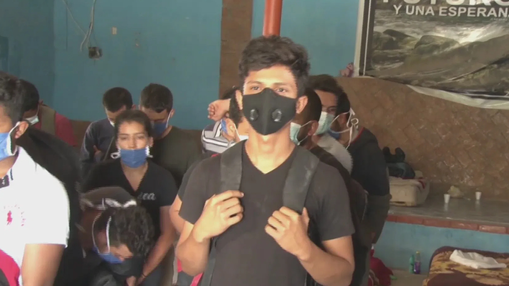 Rescatan en Ciudad Juárez a 53 migrantes hacinados en vivienda