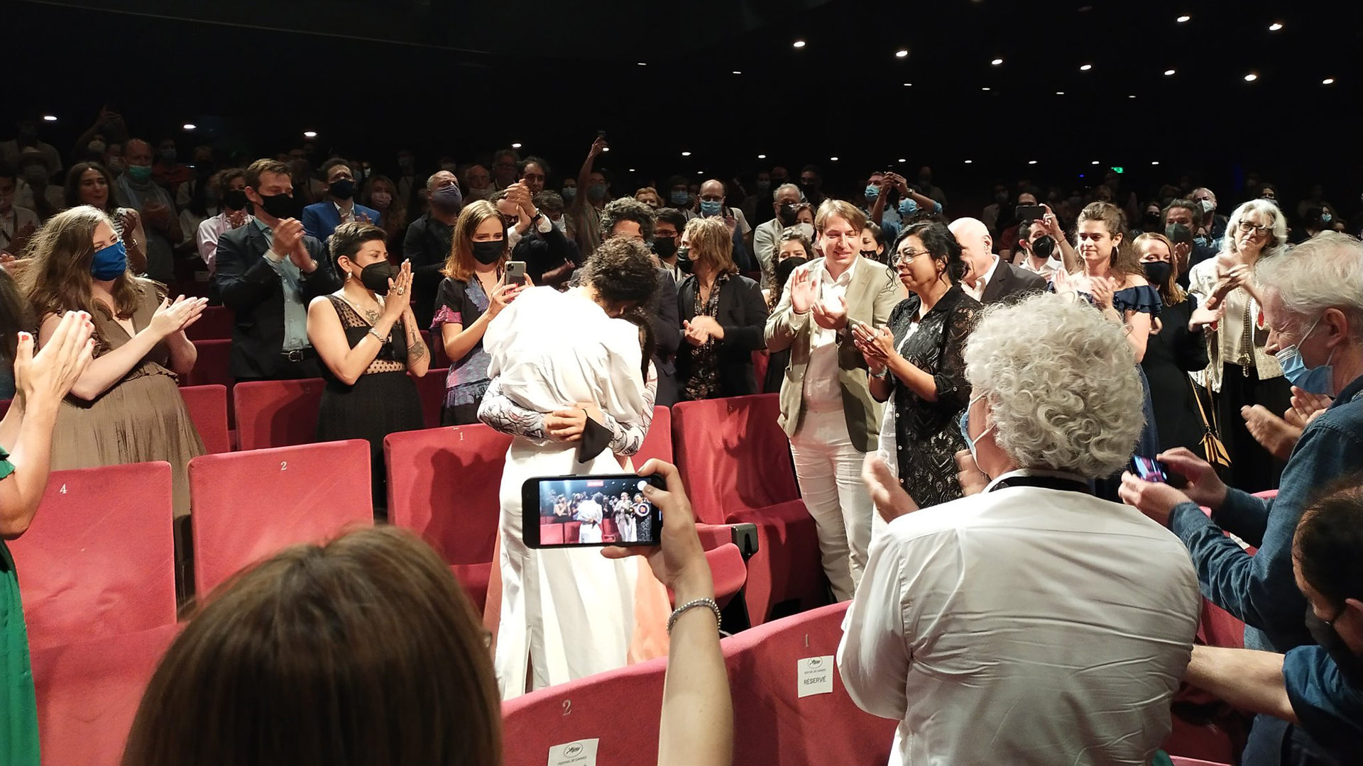 ‘Noche de Fuego’ se estrena en Cannes con 10 min de aplausos para la mexicana Tatiana Huezo ‘Noche de Fuego’ se estrena en Cannes con 10 min de aplausos para la mexicana Tatiana Huezo