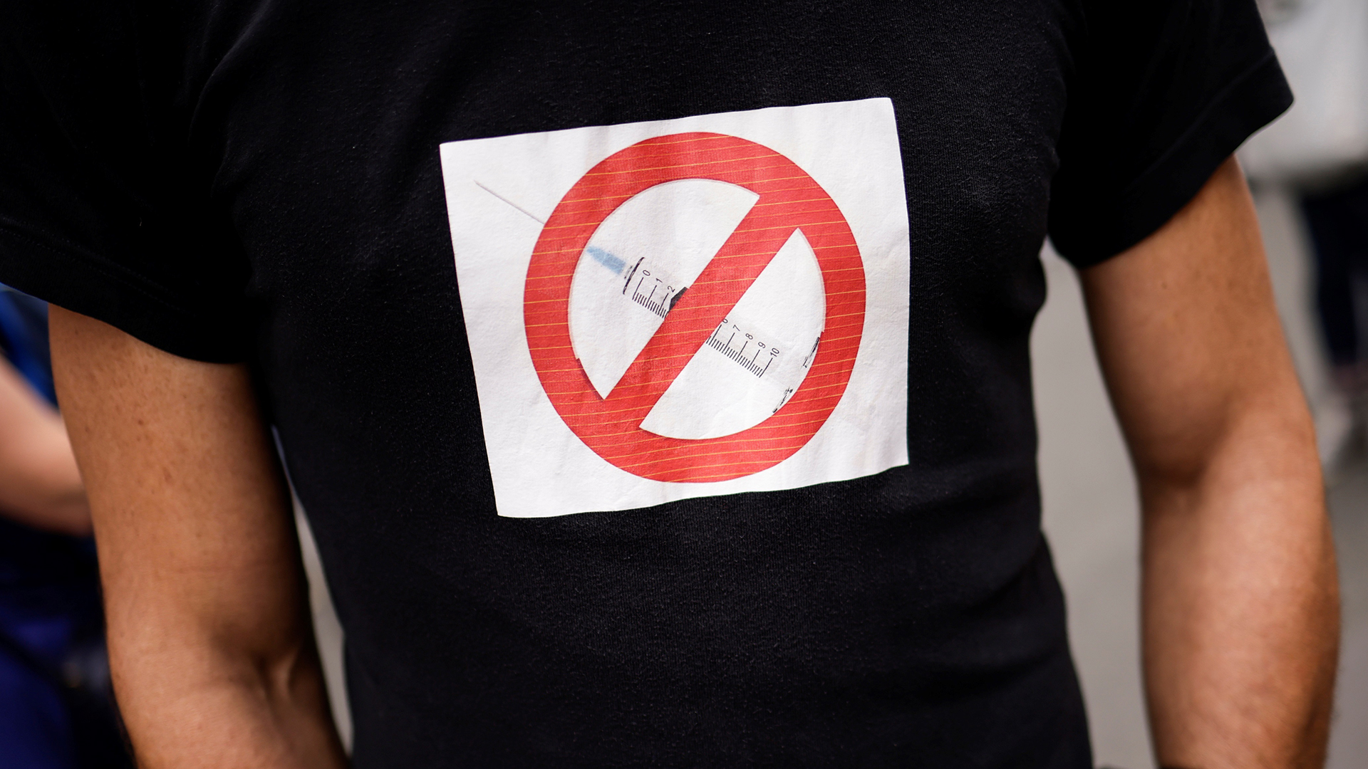 Advierten en Francia despidos por no presentar certificado sanitario Advierten en Francia despidos por no presentar certificado sanitario