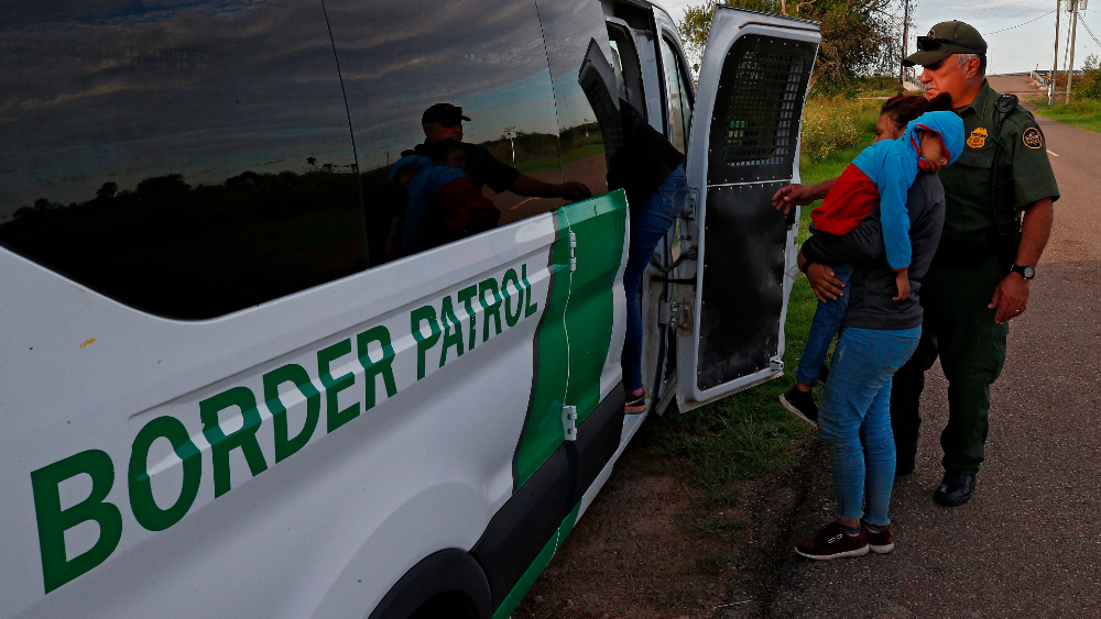 Patrulla Fronteriza Sector El Paso ha detenido a 135 mil 326 migrantes en año fiscal 2021