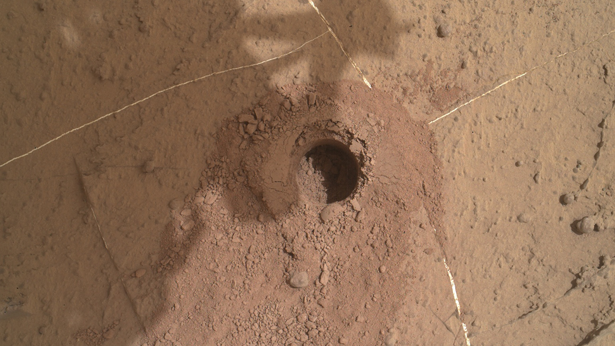 Marte reunió hace 3 mil 500 millones de años condiciones para albergar vida - perforacion-del-rover-curiosity-en-el-crater-gale-de-marte