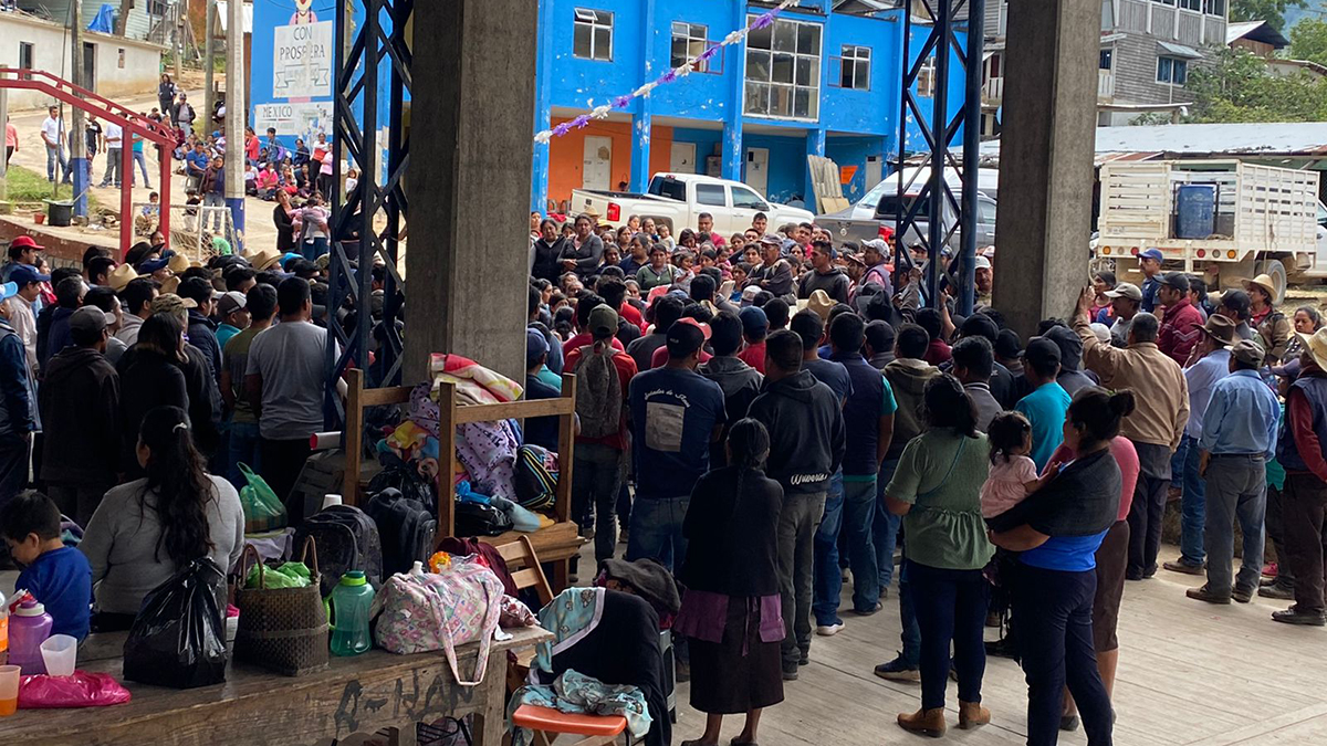 Liberan a más de 40 funcionarios retenidos en Oaxaca - pobladores-de-santiago-textitlan