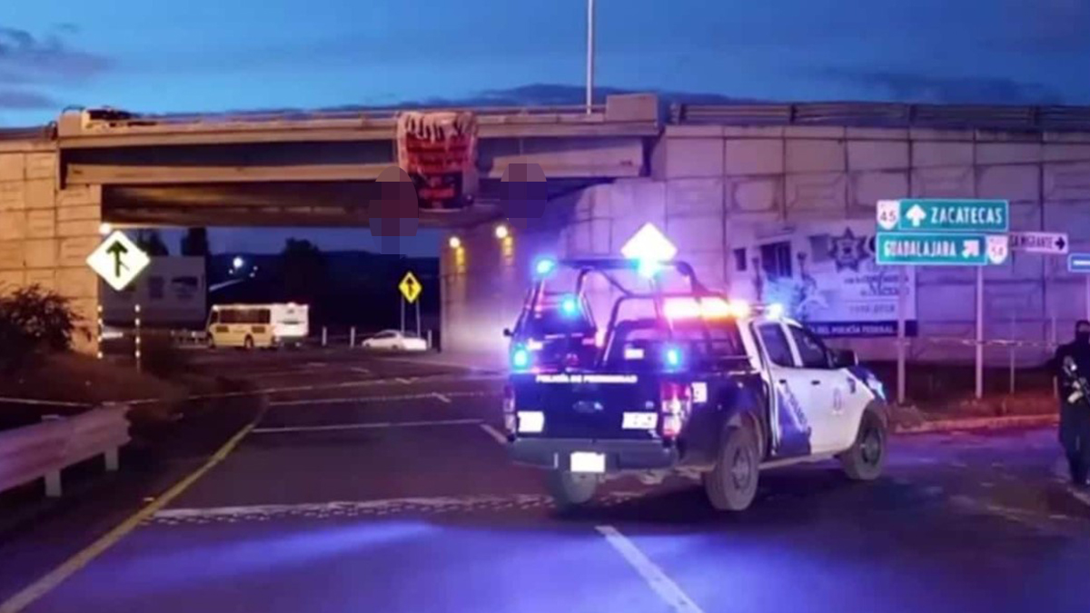 Cuelgan dos cuerpos en puente vehicular de Zacatecas