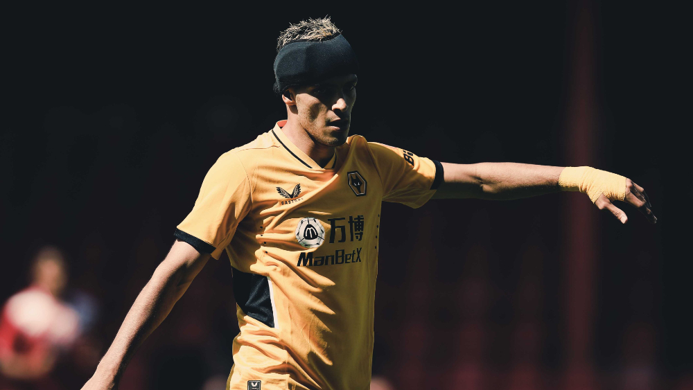 Raúl Jiménez volvió a las canchas tras ocho meses lesionado