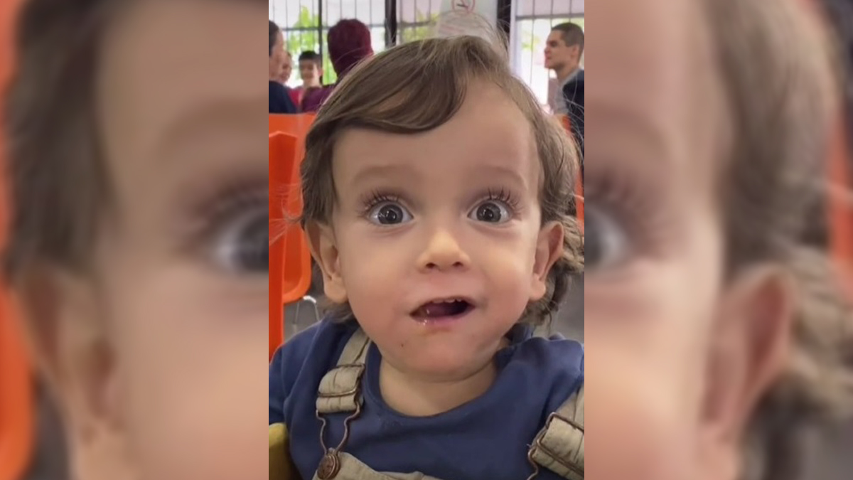 #Video La encantadora reacción de un bebé a su primer taco al pastor