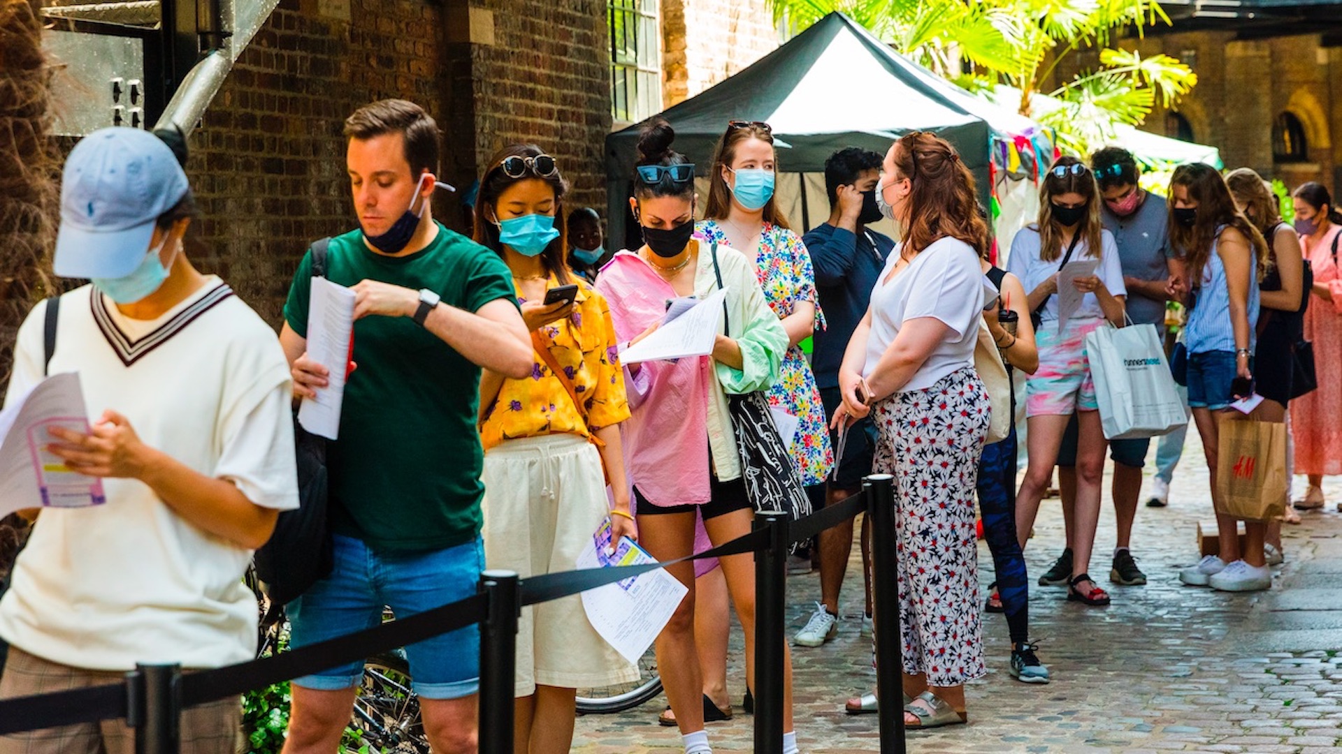 Reino Unido rompe récord de más de 50 mil casos nuevos de COVID-19 en 24 horas