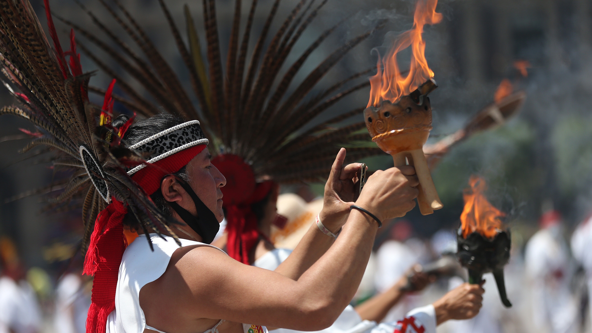 Celebran en el Zócalo fundación de México Tenochtitlán - ritual-en-el-zocalo-capitalino-por-paso-cenital