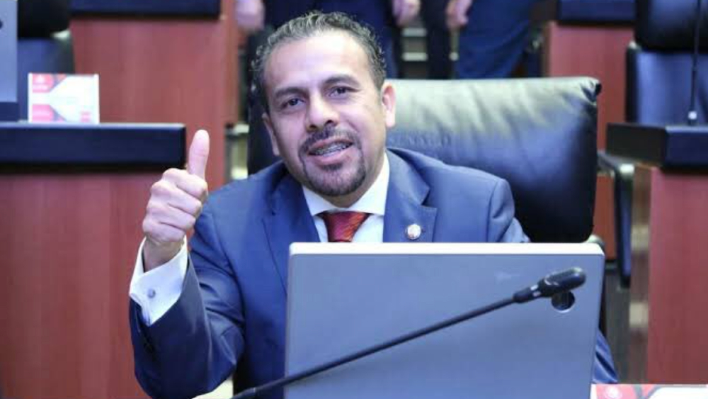 Roban 126 mil pesos a asistente de senador Ricardo Velázquez