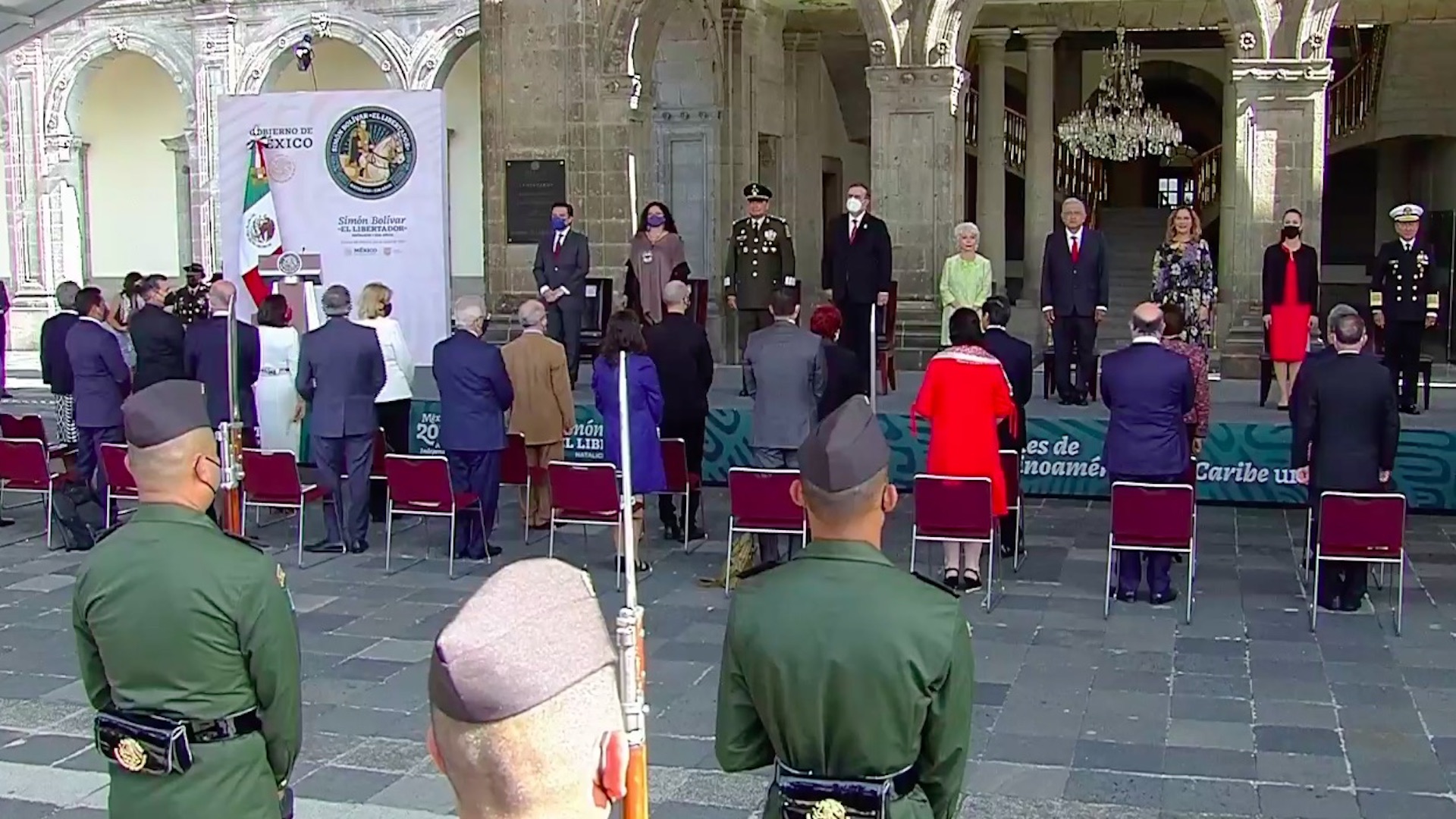 Conmemora AMLO natalicio del libertador Simón Bolívar - Cuestionemos.com