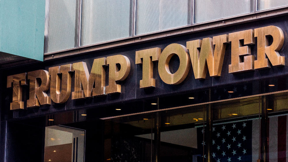 Director financiero de Organización Trump se entrega tras ser imputado