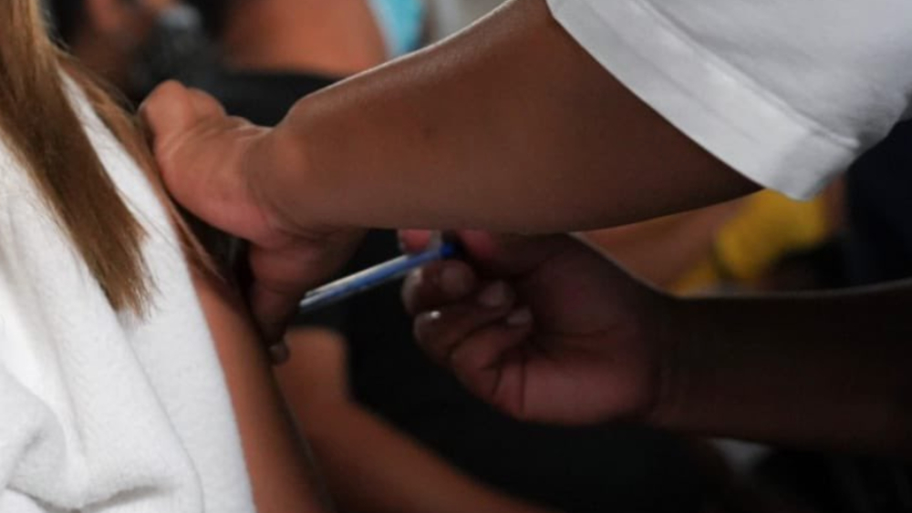 Todavía no se contempla vacunación en menores de edad, aclara Sheinbaum