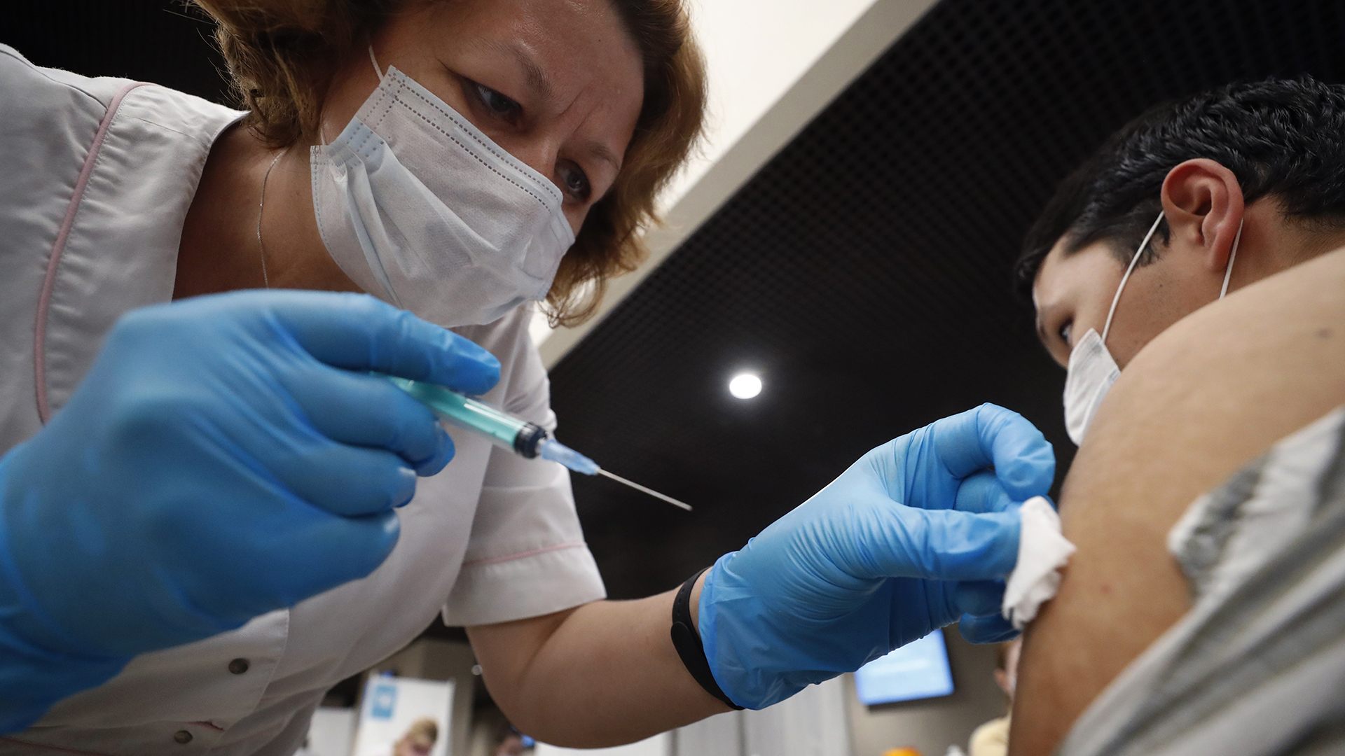 Advierte OMS que “variantes están ganando la carrera contra las vacunas”