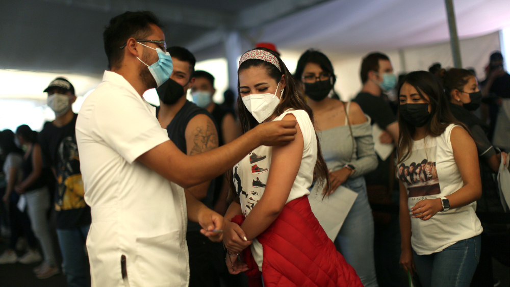 Plan Nacional de Vacunación contra COVID-19 concluirá en abril, confirma AMLO