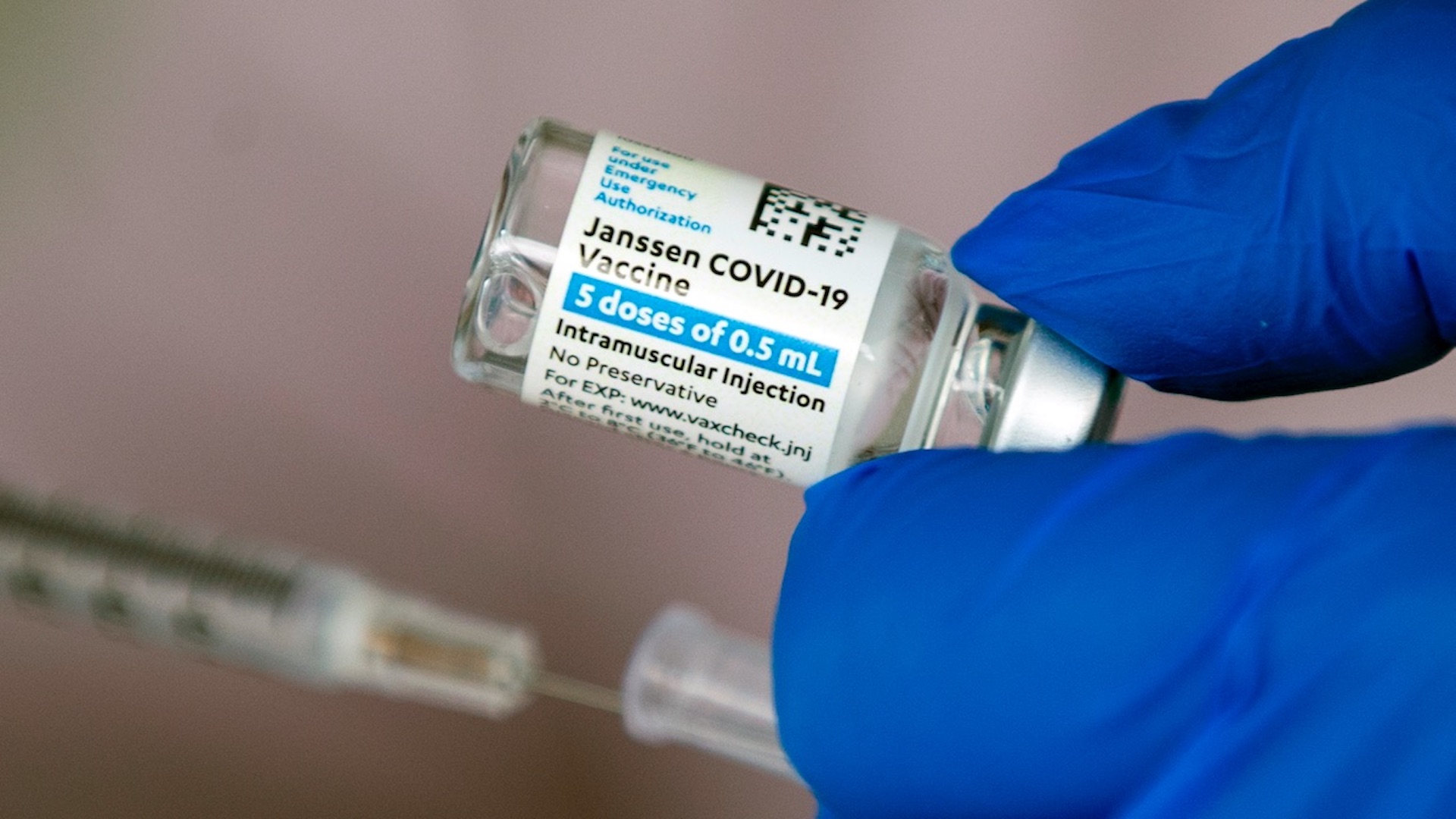 Nueva York pide a empresas exigir a empleados que se vacunen