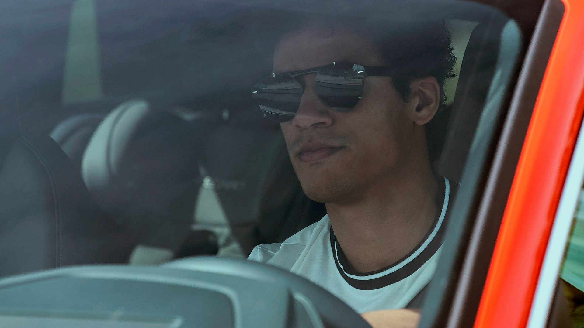 Real Madrid confirma traspaso de Varane al Manchester United