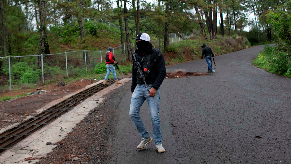 AMLO asegura que fue “un error” la creación de autodefensas en Michoacán