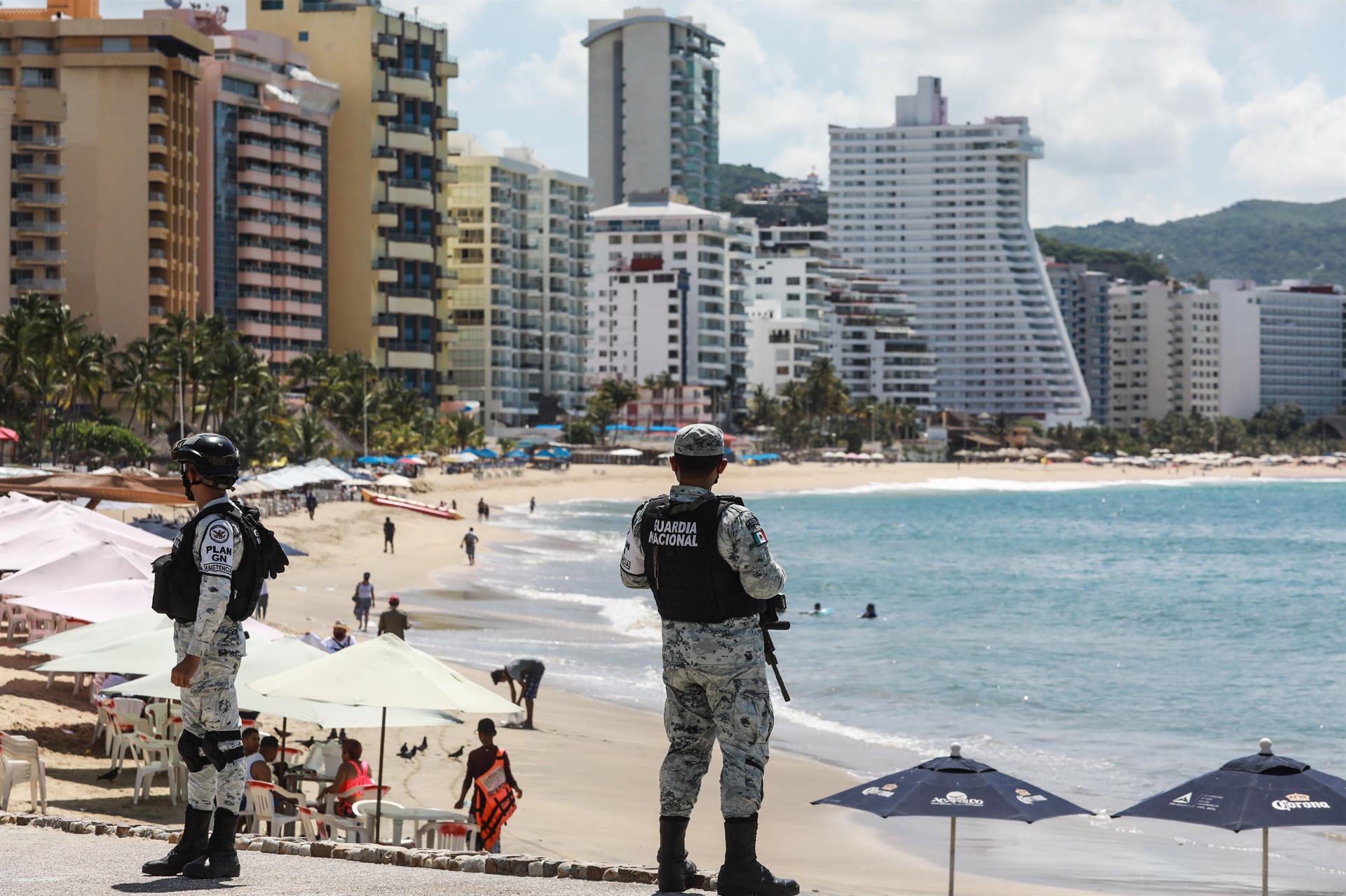 ¿Qué vigilan? - 078049be8bd827c01208a02055a1b552eeab2268w