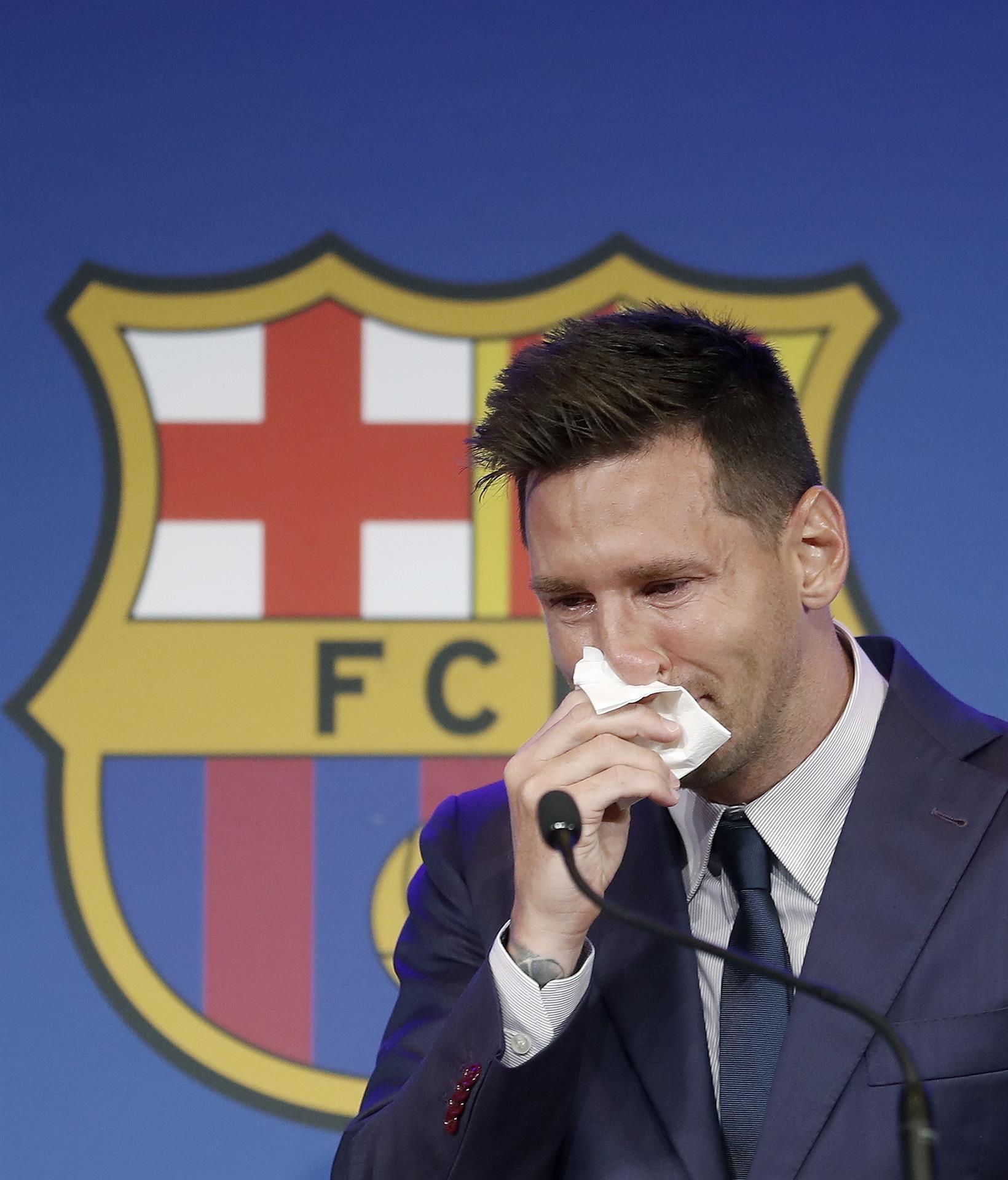 #Video Lionel Messi rompe en llanto al despedirse del Barcelona - 31579945f1eb1b0d14f35fe54634e9df1f986502w