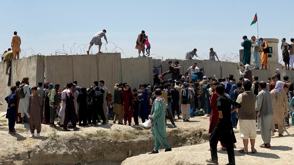 Diplomáticos y otros ciudadanos aceleran su salida de Afganistán