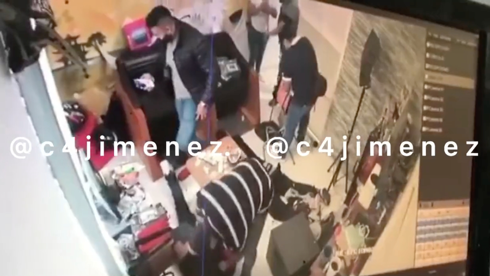 #Video Agentes de la FGR roban cargamento de cocaína en CDMX