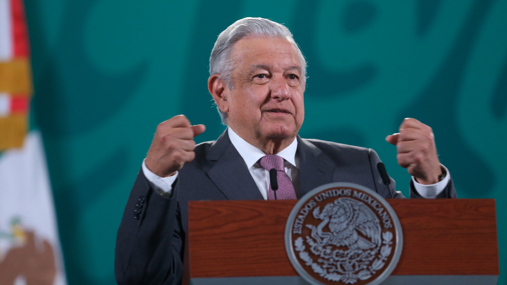 AMLO critica a “conservadores” que se oponen al regreso a clases AMLO critica a “conservadores” que se oponen al regreso a clases