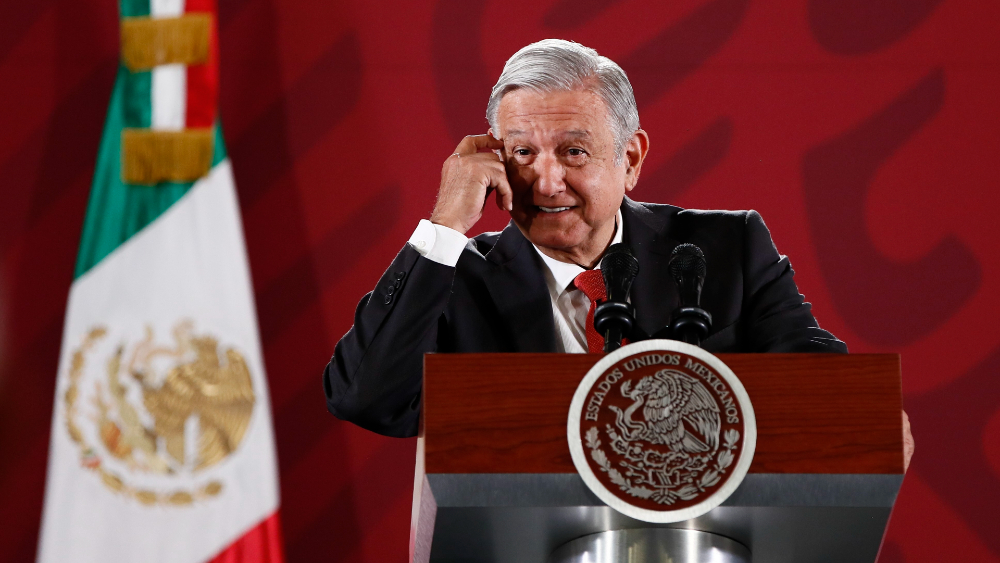 López Obrador asegura que el franquismo está retoñando en España