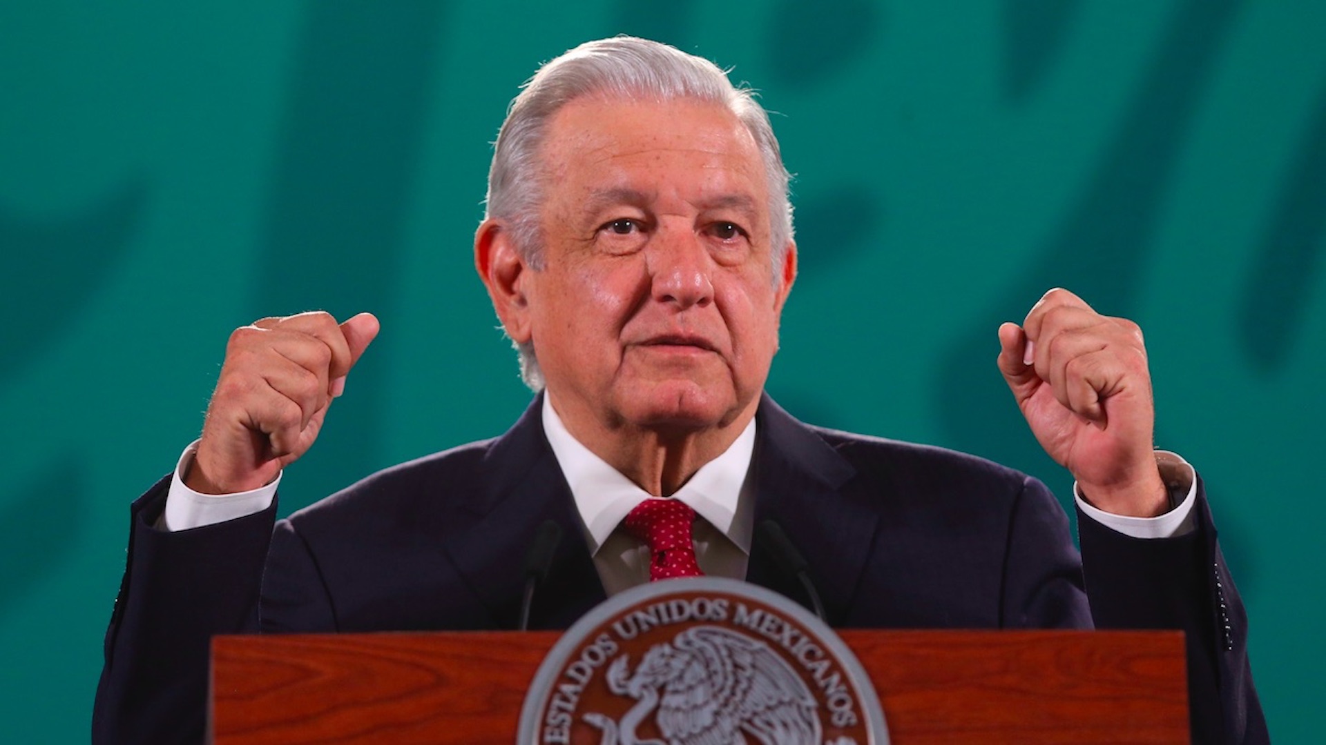 HRW compara a AMLO con Cantinflas por “callar” ante ‘Permanecer en México’