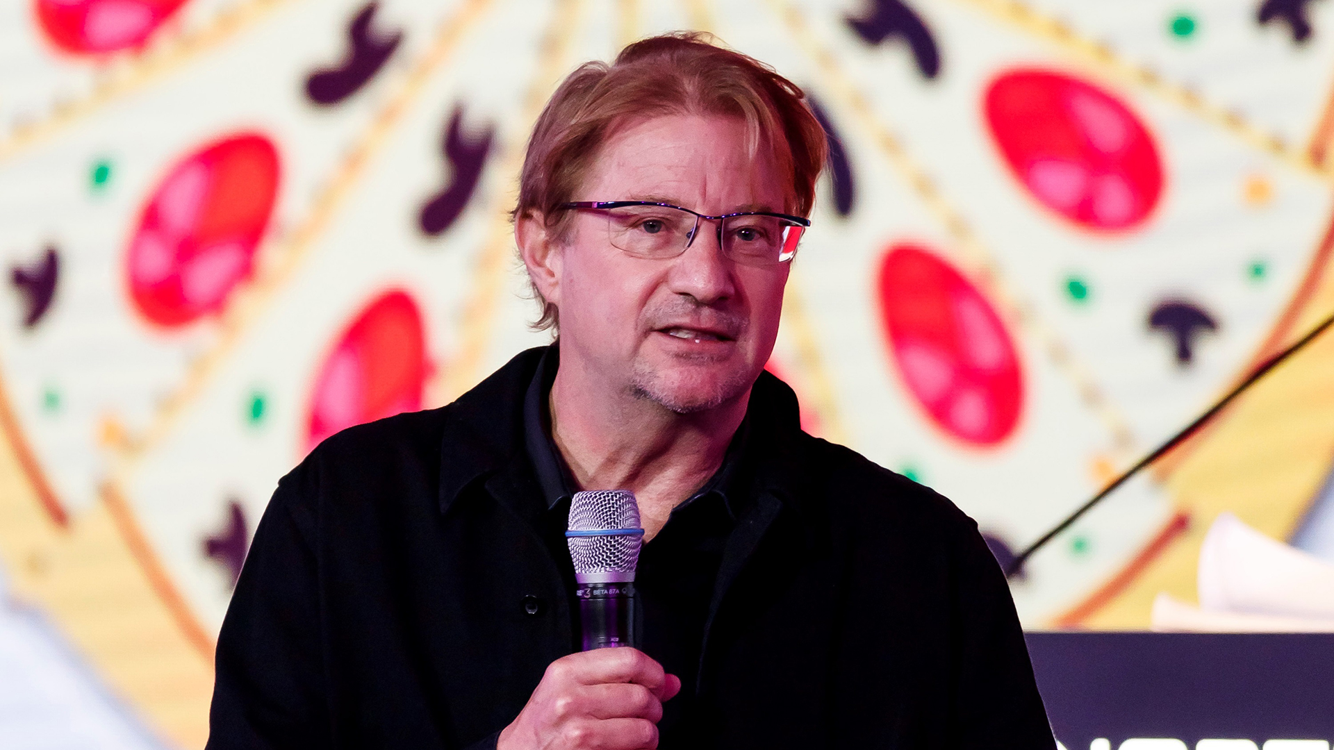 #Video Captan a Andrés Roemer caminando en Tel Aviv, Israel