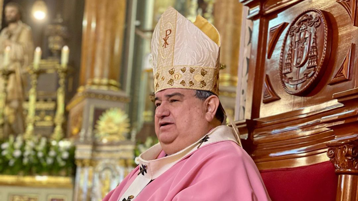 Hospitalizan por COVID-19 al arzobispo de Morelia