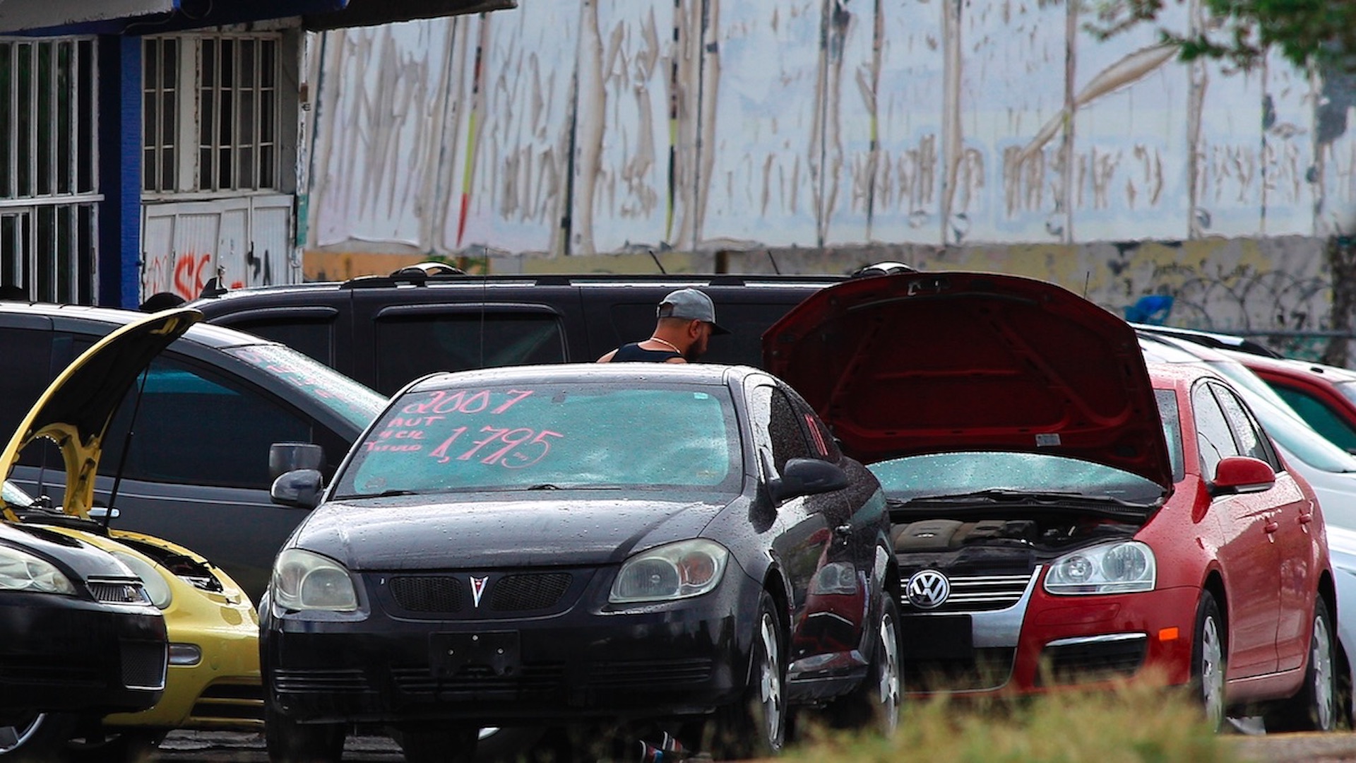 Posible regularización reaviva polémica de ‘autos chocolate’