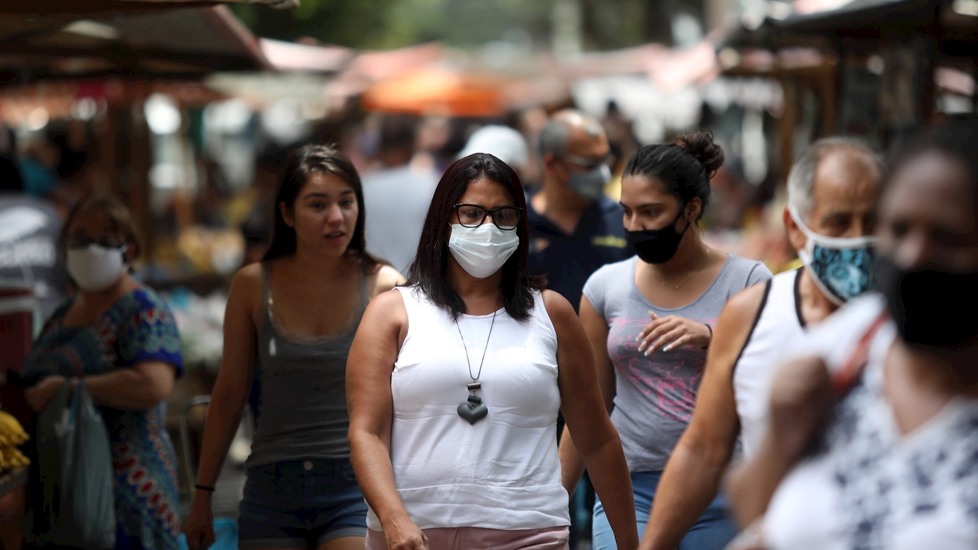 Brasil supera las 574 mil muertes por COVID-19 con la variante Delta avanzando Brasil supera las 574 mil muertes por COVID-19 con la variante Delta avanzando