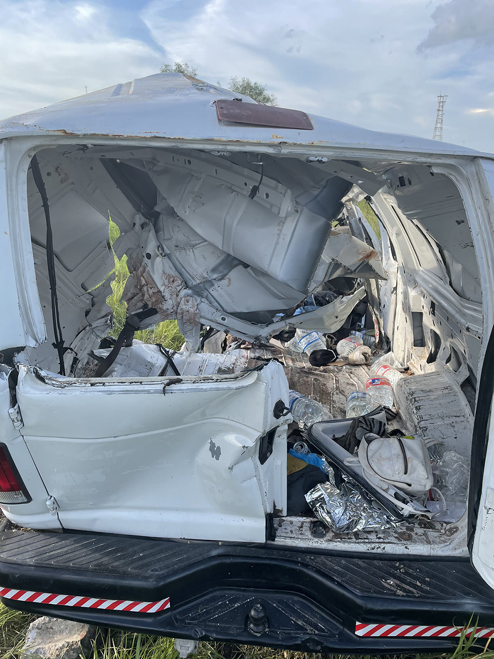 Accidente vial en Texas deja 10 migrantes indocumentados muertos - camioneta-siniestrada-en-texas