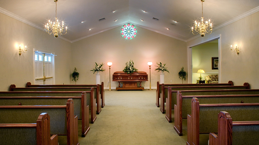 Cuerpos se apilan en un crematorio de Florida por repunte de COVID-19 Cuerpos se apilan en un crematorio de Florida por repunte de COVID-19