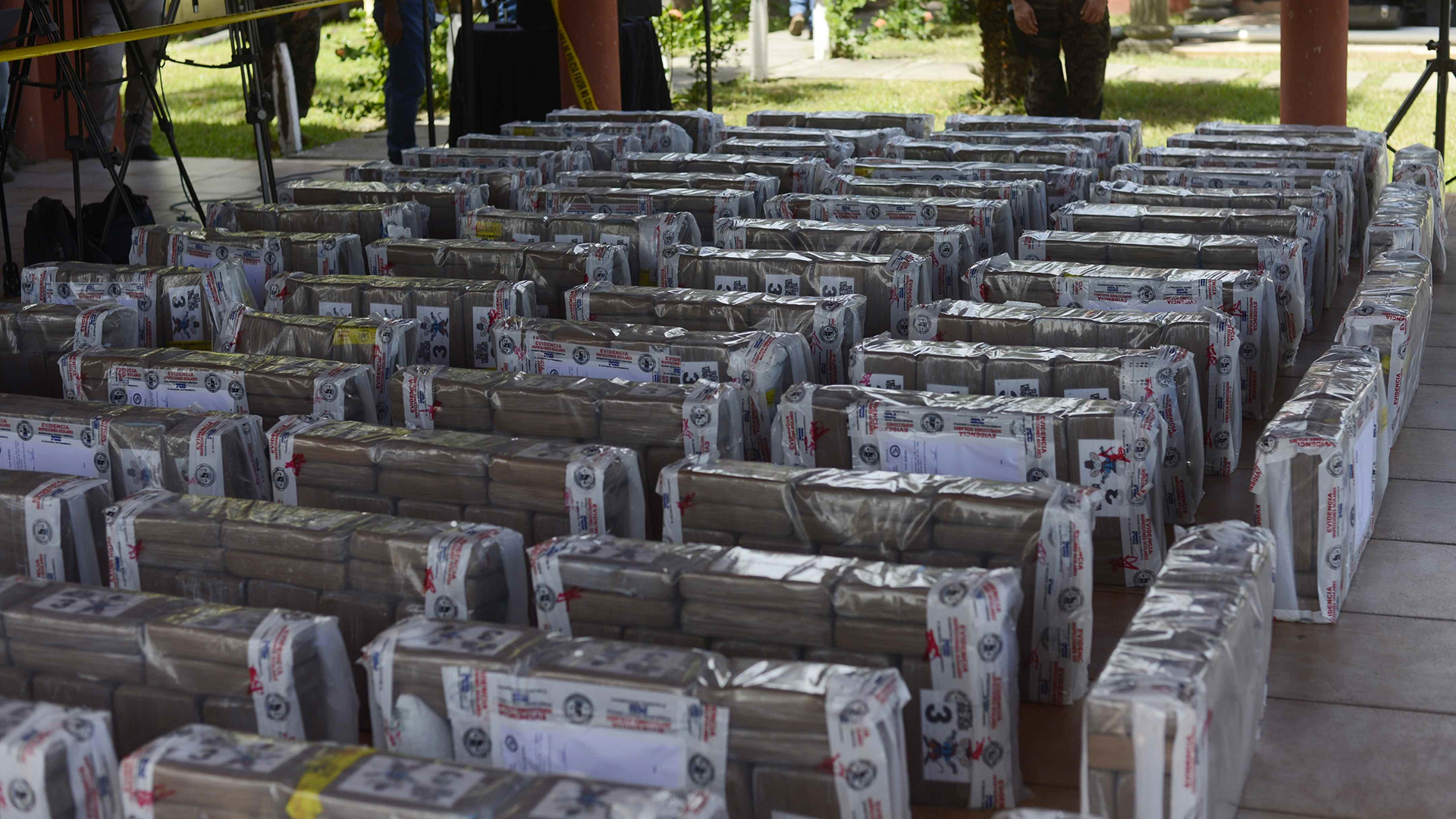 Dan prisión preventiva a tres mexicanos en El Salvador por tráfico de drogas - cargamento-de-cocaina-incautado-en-el-salvador