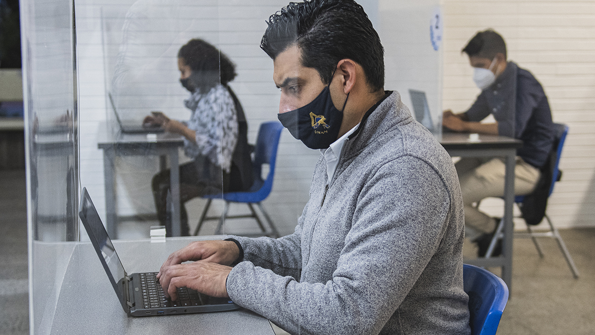 Apoya UNAM a estudiantes con equipo de cómputo ante regreso a clases a distancia