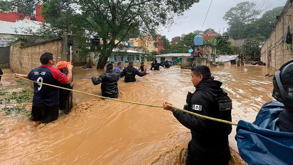 Se eleva a 11 cifra de muertos por paso de 'Grace' por México - ciclon-grace-veracruz-xalapa