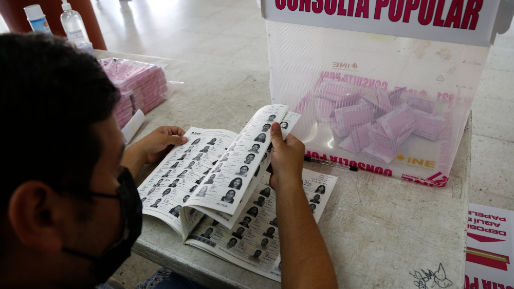 AMLO da por hecho que consulta sobre Fuerzas Armadas en labores de seguridad será en 2023 AMLO da por hecho que consulta sobre Fuerzas Armadas en labores de seguridad será en 2023