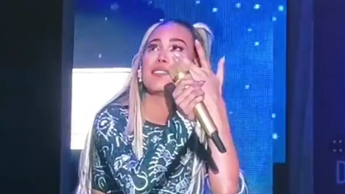 #Video Danna Paola rompe en llanto al reencontrarse con sus fans