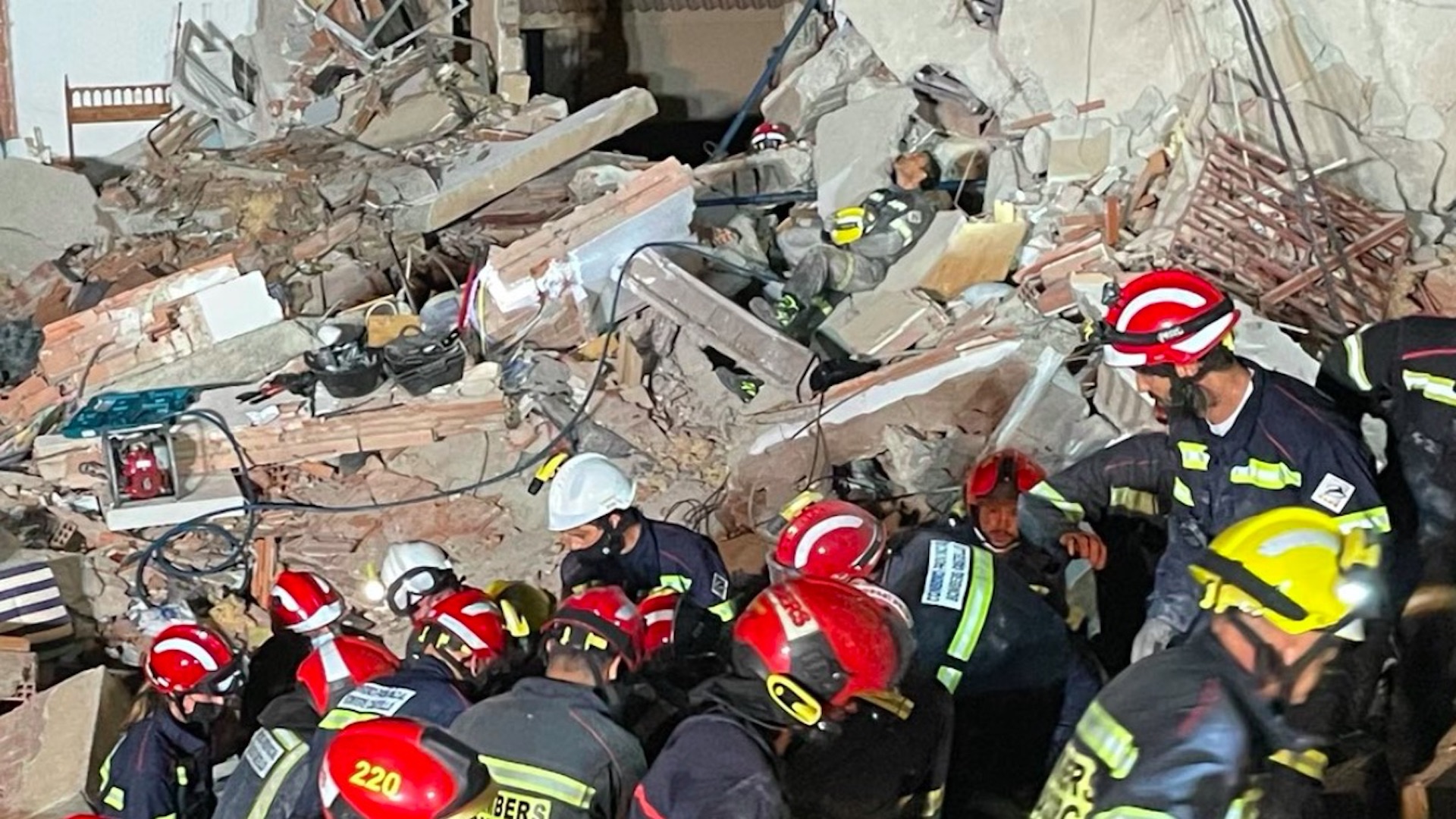 Derrumbe de edificio deja al menos dos personas atrapadas en España