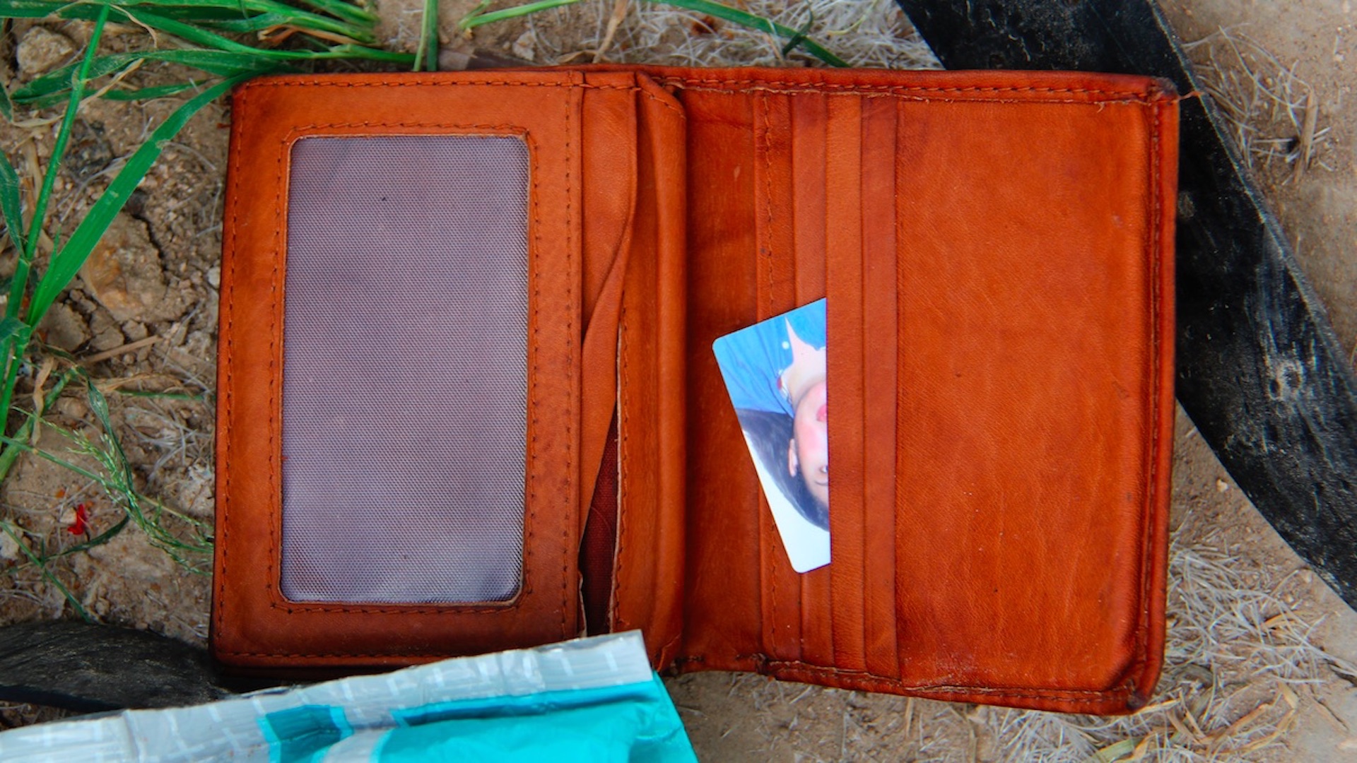 Documentos de migrantes son “tirados” a la basura en frontera