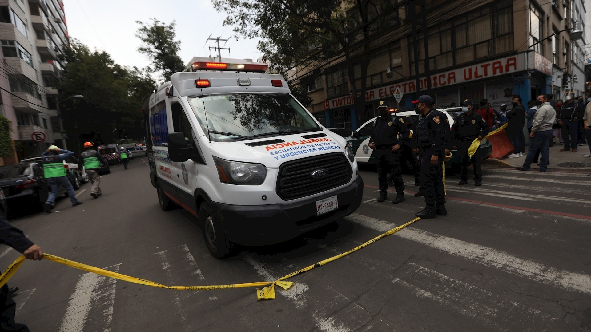 Vecinos de edificio que explotó en la Benito Juárez denuncian robos a sus departamentos