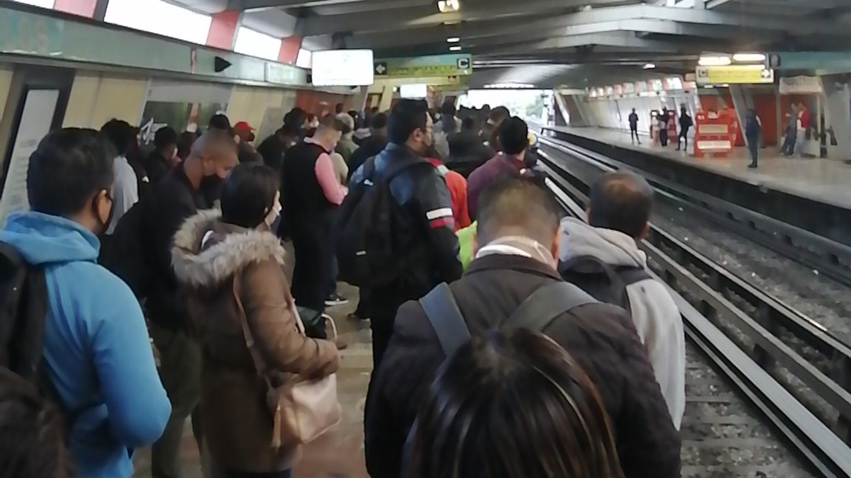 Desmayo de persona paraliza servicio en Línea 4 del Metro