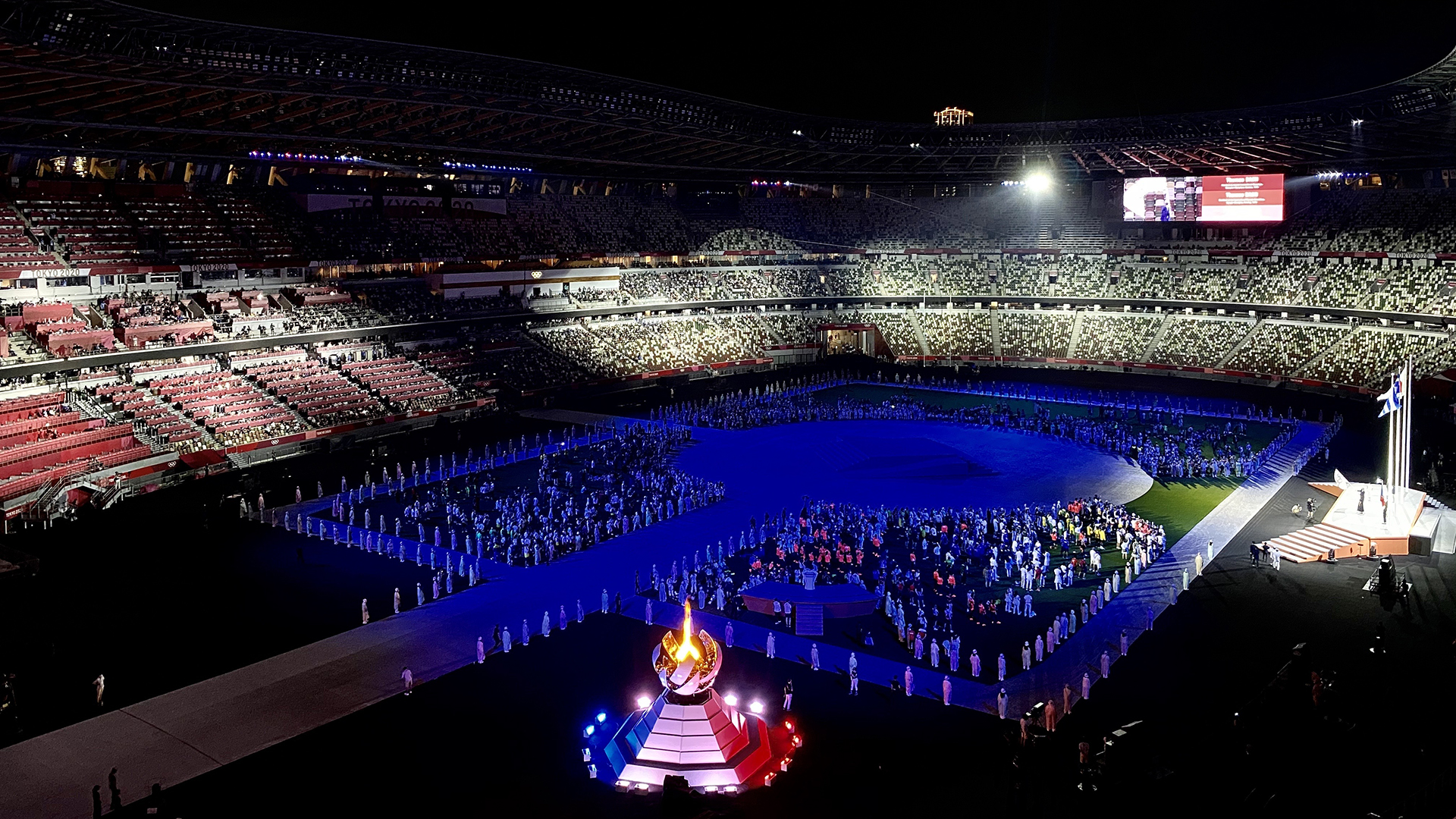 #Fotos Clausuran los Juegos Olímpico de Tokio 2020 - estadio-olimpico-de-tokio-con-los-colores-de-la-bandera-de-francia